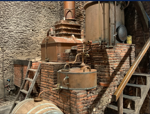 La Distillation de l'Armagnac : Un Art Ancestral au Service d'un Spiritueux d'Exception